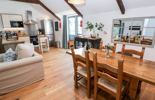 Newquay House | CARINES BARNS - POL, pet friendly, luxury holiday cottage in Cubert