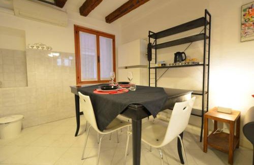 San Polo Apartment | Carlo's Studio by Venicevillas