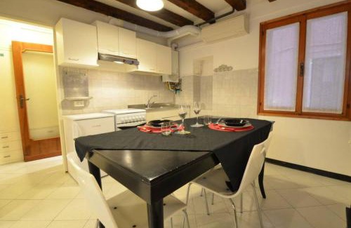 San Polo Apartment | Carlo's Studio by Venicevillas