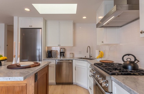 Golden Rectangle Apartment | Carmel-By-The-Sea~ Corner of Mission & 7th. ~ 2 Bedroom Luxury Apartment