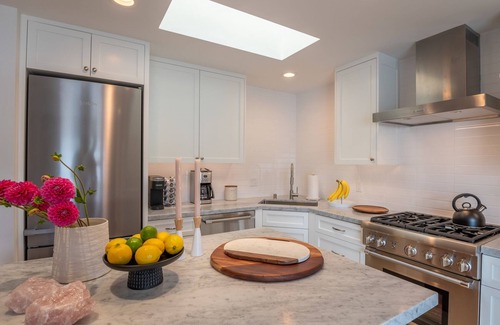 Golden Rectangle Apartment | Carmel-By-The-Sea~ Corner of Mission & 7th. ~ 2 Bedroom Luxury Apartment