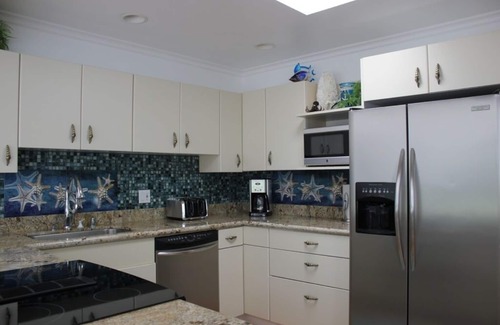 Carmel Point House | 'Carmel Tranquility' 2 Beaches 6 and 9mins walk from a bright & airy beach home