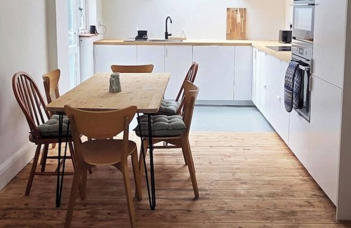 Falmouth House | Carnmarth - central but quiet newly modernised 3 bed - stylish, light and fresh.