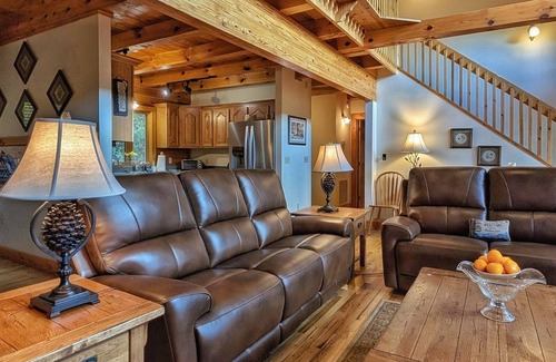 Waynesville House | Carolina Hideaway| Blue Ridge views |Large Covered Porch