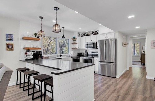 Isle of Palms Villa | Carolina Saltaire at 7D Seagrove|All New Beautiful Decor|So Close to Beach, Pool, Dining, and Sho.