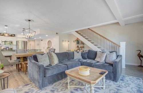 Isle of Palms Villa | Carolina Saltaire at 7D Seagrove|All New Beautiful Decor|So Close to Beach, Pool, Dining, and Sho.