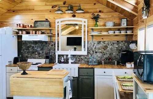 Cordova House | “CAROLINA” tiny house with Pond View