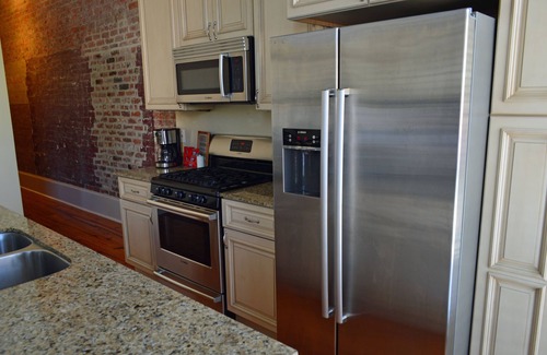 Arts/Warehouse District Condo | "Caroline" Julia Street Condo with Balcony