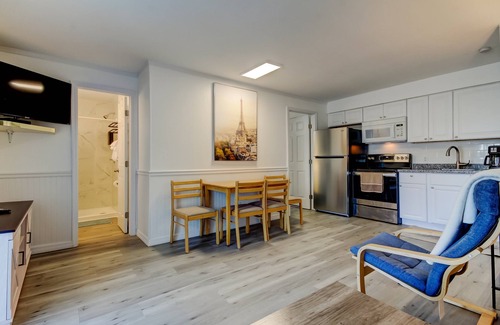 Sunset Reef Apartment | 🦩Carousel Suites #7- Updated 1 Bedroom steps to the beach! - Perfect for a Relaxing Getaway!