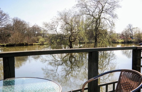 Hadlow Down Cottage | CARP HUT, pet friendly, character holiday cottage in Crowborough