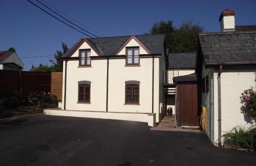 Chepstow Resort | Carpenters Cottages