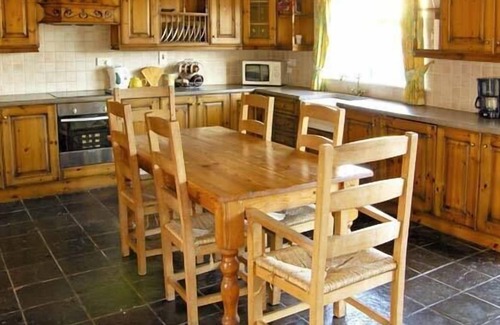 Kilkee Cottage | CARRAIG BRIDE, pet friendly, with open fire in Kilkee, County Clare