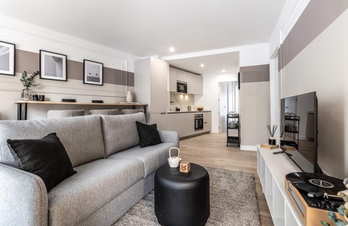 Cuatro Caminos Apartment | Carranque - 1 bedroom and pool in Castilla