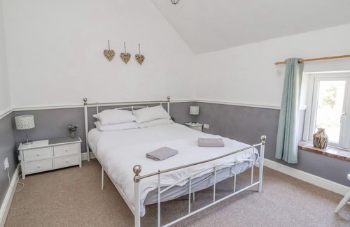 Cymau Cottage | CARREG COTTAGE, pet friendly, character holiday cottage in Mold