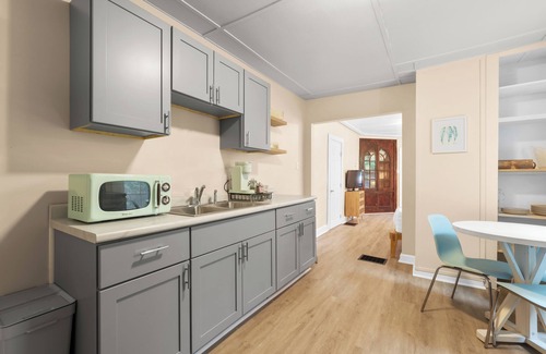 Delaware Condo | Carriage Cottage- in the Heart of Everything Delaware