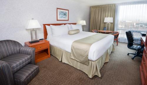 Southeast Calgary Hotel | Carriage House Hotel and Conference Centre