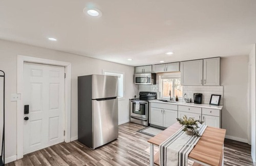 Berkley House | Carriage House I Tennyson I Pet frndly I Red Rocks