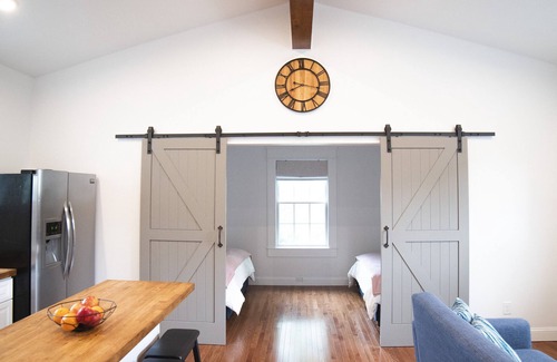 Rolling Acres House | Carriage House with 2 Queens in Trendy, Walkable East Nashville Neighborhood