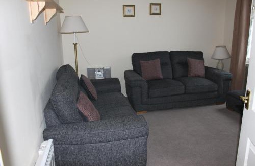 Cairndow Apartment | Carrick Farm Lochside Appartment (GF)