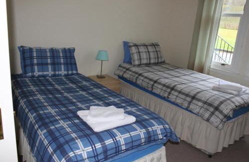 Cairndow Apartment | Carrick Farm Lochside Appartment (GF)