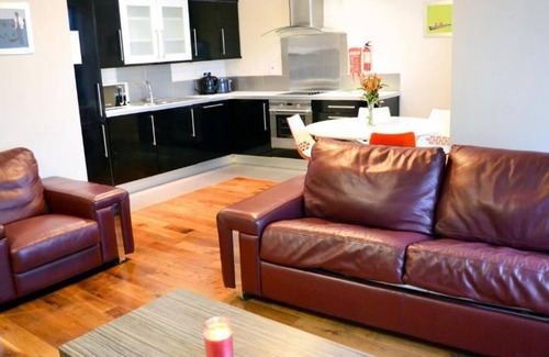 Cortober Hotel | Carrick Plaza Suites & Apartments