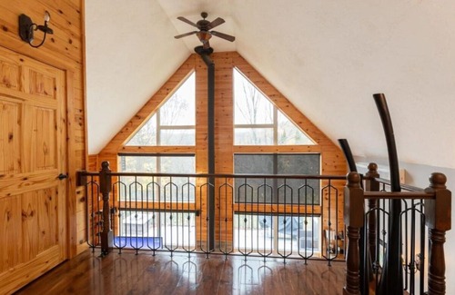 Val-des-Lacs Ski Chalet | Carriole - Private Hot Tub - Hiking and Skiing