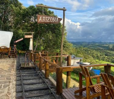 Bueno Brandao Cabin | Carroça Arizona, Vila Mágica