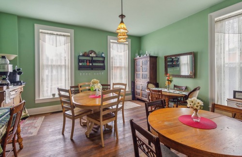 Glasgow Cottage | Carroll Cottage 1 Bedroom by Main Street Bed & Breakfast