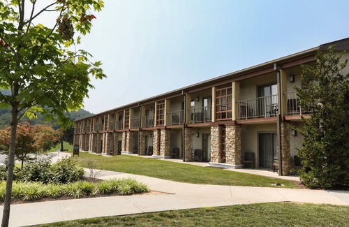 Fairfield Apartment | Carroll Valley Escape | King Room w/Golf Views