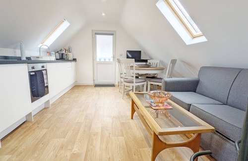 Birdham Cottage | Carthagena, Birdham - a flat that sleeps 2 guests in 1 bedroom