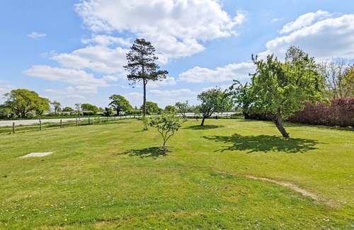 Birdham Cottage | Carthagena, Birdham - a flat that sleeps 2 guests in 1 bedroom