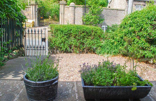 Middleham Cottage | CARTMEL COTTAGE, pet friendly, character holiday cottage in Middleham