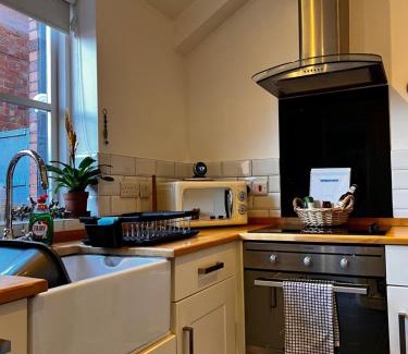 Shrewsbury Apartment | Cartref - Fully equipped and stunning town flat