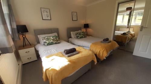 Rosyth Apartment | Carvetii - Clark House - Spacious ground floor flat