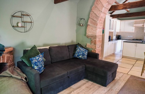 Carlisle Cottage | CARWINLEY MILL HOUSE COTTAGE, romantic, with hot tub in Longtown