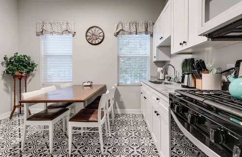 Museum District Apartment | Carytown Home/Fenced Yard/3 TVs/Family-Friendly