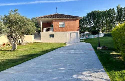 Santibanez de Valcorba House | Casa A la orilla del Valcorba