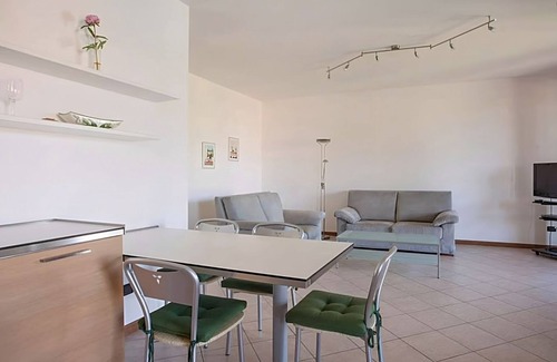 Polpenazze del Garda Apartment | CASA AL GOLF - PISCINA -TERRAZZO - PET FRIENDLY