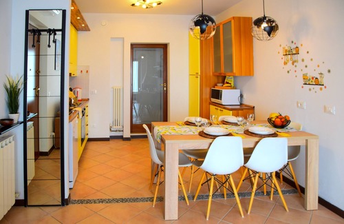 Villanuova sul Clisi Apartment | Casa Allegra: colorful flat with superb view
