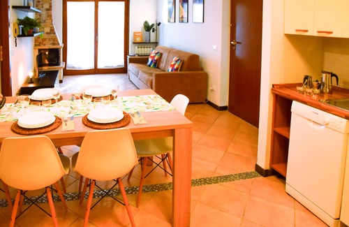 Villanuova sul Clisi Apartment | Casa Allegra: colorful flat with superb view