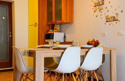 Villanuova sul Clisi Apartment | Casa Allegra: colorful flat with superb view