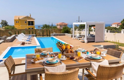Agios Matthaios Villa | Casa Alta Mare Villa | Green Luxury in Corfu