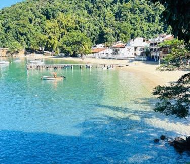 Praia do Jardim Bed & Breakfast | Casa Amarela