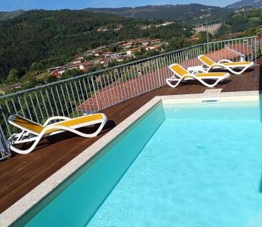 Parada de Bouro House | Casa Amarela da Caniçada