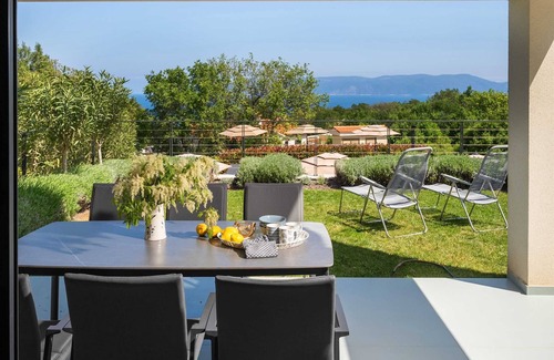 Drenje Villa | Casa Andrea a sea view retreat in peaceful village