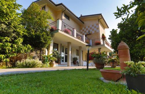 Strettoia House | Casa Anna a Pietrasanta in Toscana con piscina