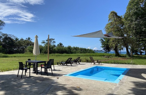 Canton Quepos House | Casa Arenas, steps away from the ocean!