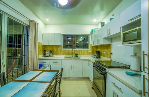 Esterillos Este House | Casa Azul - 3 Bedroom close to the beach house