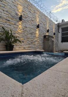 Puerto Barrios Apartment | Casa azul con Generador electrico , Piscina y jacuzzi