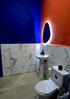Puerto Barrios Apartment | Casa azul con Generador electrico , Piscina y jacuzzi